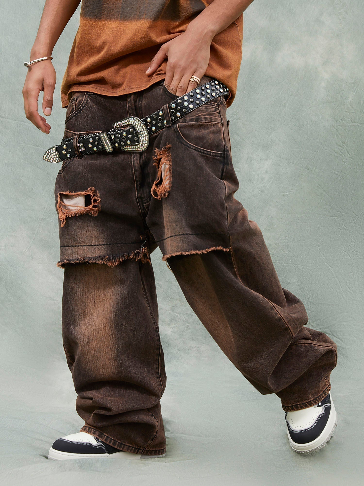 BROWN TIE-DYE SHIRT AND DISTRESSED JEANS LONG PANTS STRAIGHT LEG