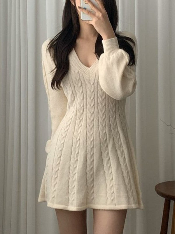 CABLE KNIT FITTED DRESS WITH LONG PUFFED SLEEVES FOR WINTER WARDROBE