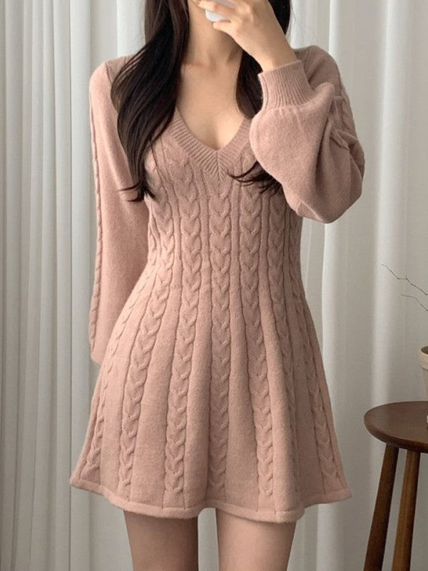 CABLE KNIT FITTED DRESS WITH LONG PUFFED SLEEVES FOR WINTER WARDROBE