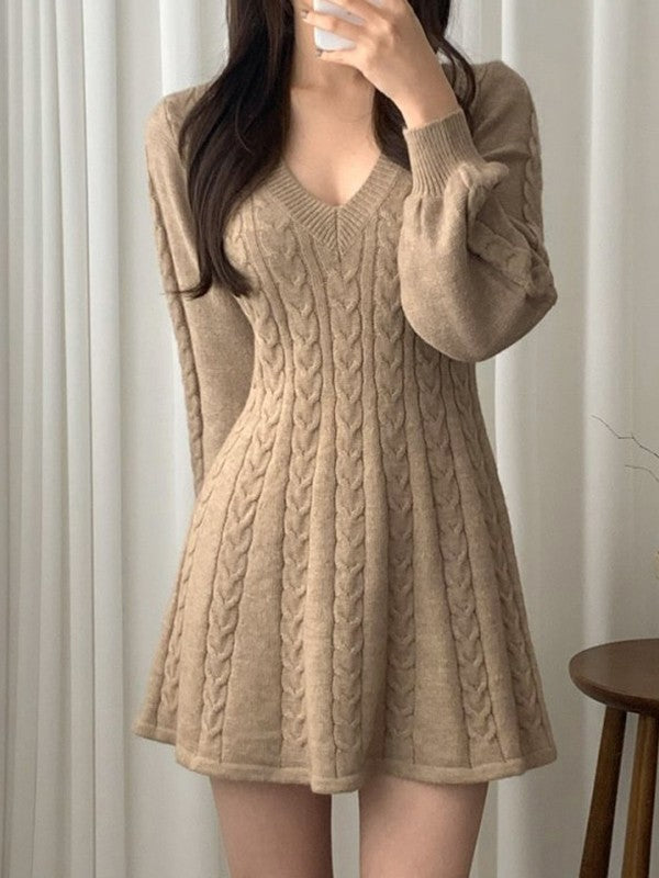 CABLE KNIT FITTED DRESS WITH LONG PUFFED SLEEVES FOR WINTER WARDROBE