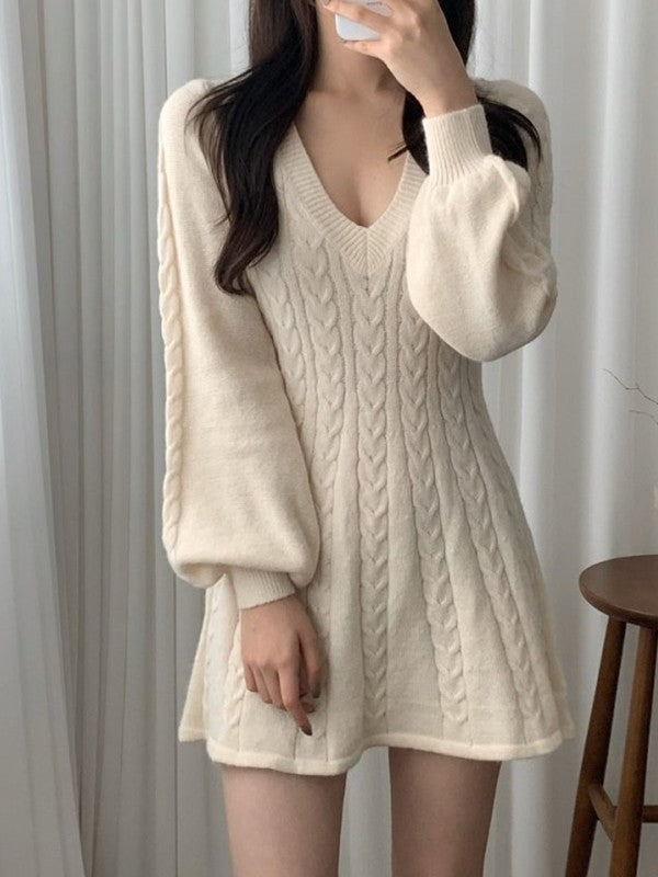 CABLE KNIT FITTED DRESS WITH LONG PUFFED SLEEVES FOR WINTER WARDROBE