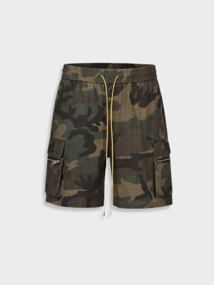 CAMO CARGO SHORTS WITH DRAWSTRING AND ADJUSTABLE WAIST FEATURES