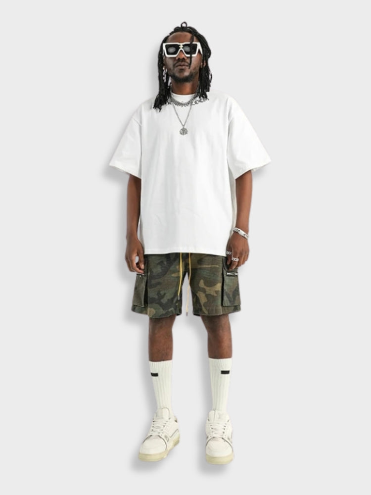 CAMO CARGO SHORTS WITH DRAWSTRING AND ADJUSTABLE WAIST FEATURES