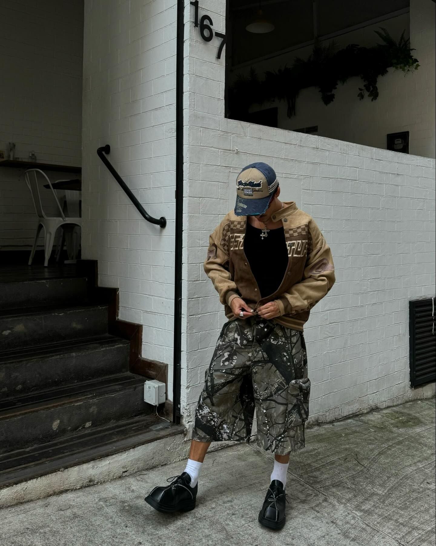 CAMOUFLAGE CARGO SHORTS WITH DESIGN ELEMENTS PRINT