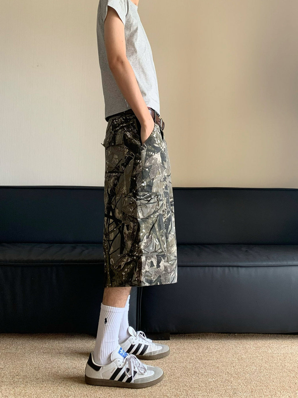 CAMOUFLAGE CARGO SHORTS WITH DESIGN ELEMENTS PRINT