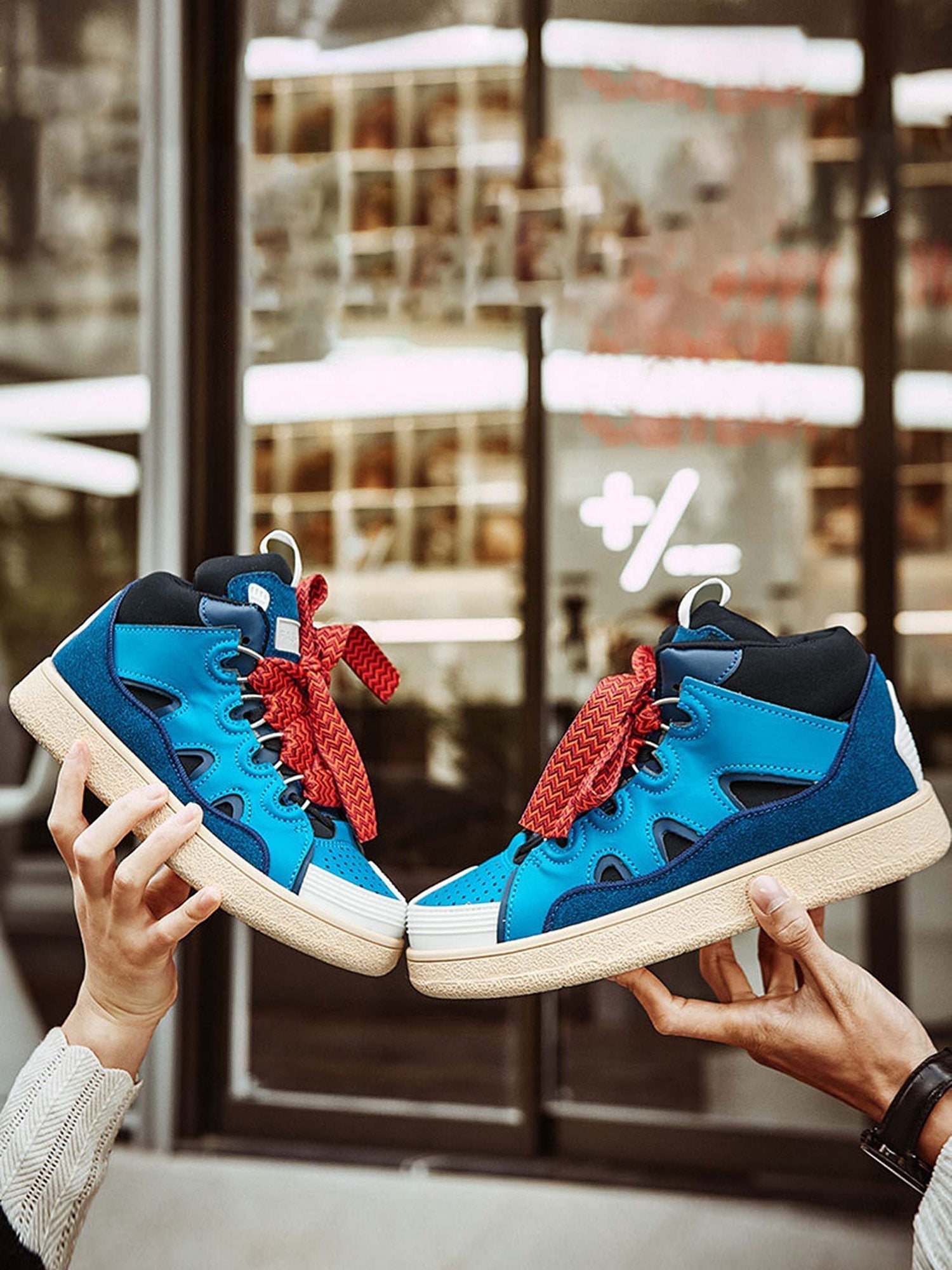 PINK HIGH-TOP SNEAKERS WITH PATTERNED LACES ROUND TOE BOOT