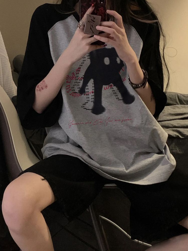 CAT GRAPHIC TEE WITH CHARMING CAT PRINT IN GRAY AND BLACK