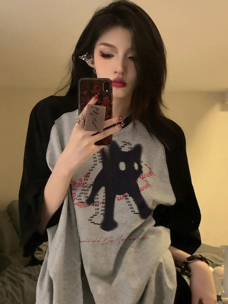 CAT GRAPHIC TEE WITH CHARMING CAT PRINT IN GRAY AND BLACK