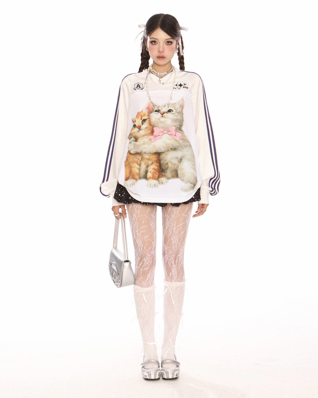CAT HUGS OVERSIZED SWEATSHIRT RELAXED SILHOUETTE