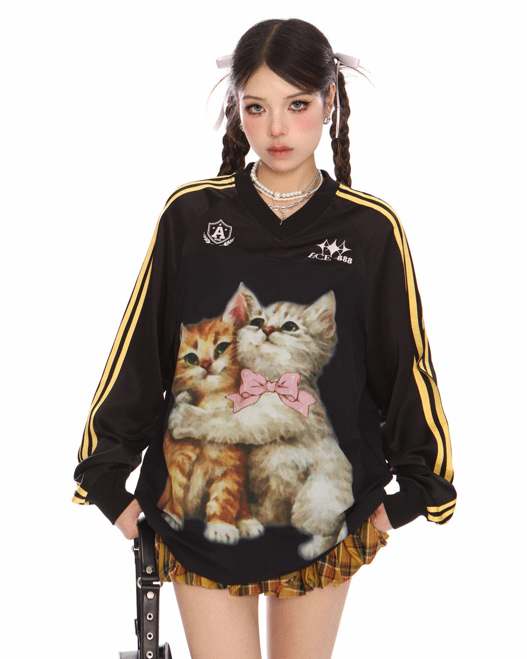 CAT HUGS OVERSIZED SWEATSHIRT RELAXED SILHOUETTE