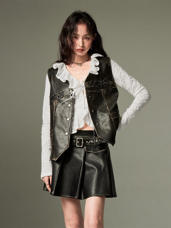 CHIC PLEATED MINI SKIRT IN BLACK FAUX LEATHER