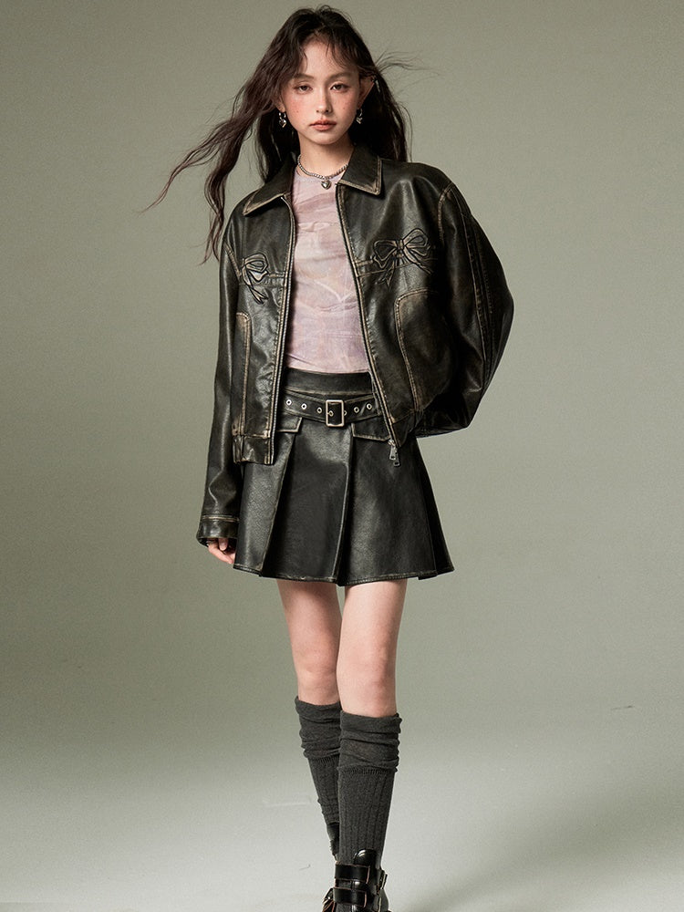 CHIC PLEATED MINI SKIRT IN BLACK FAUX LEATHER