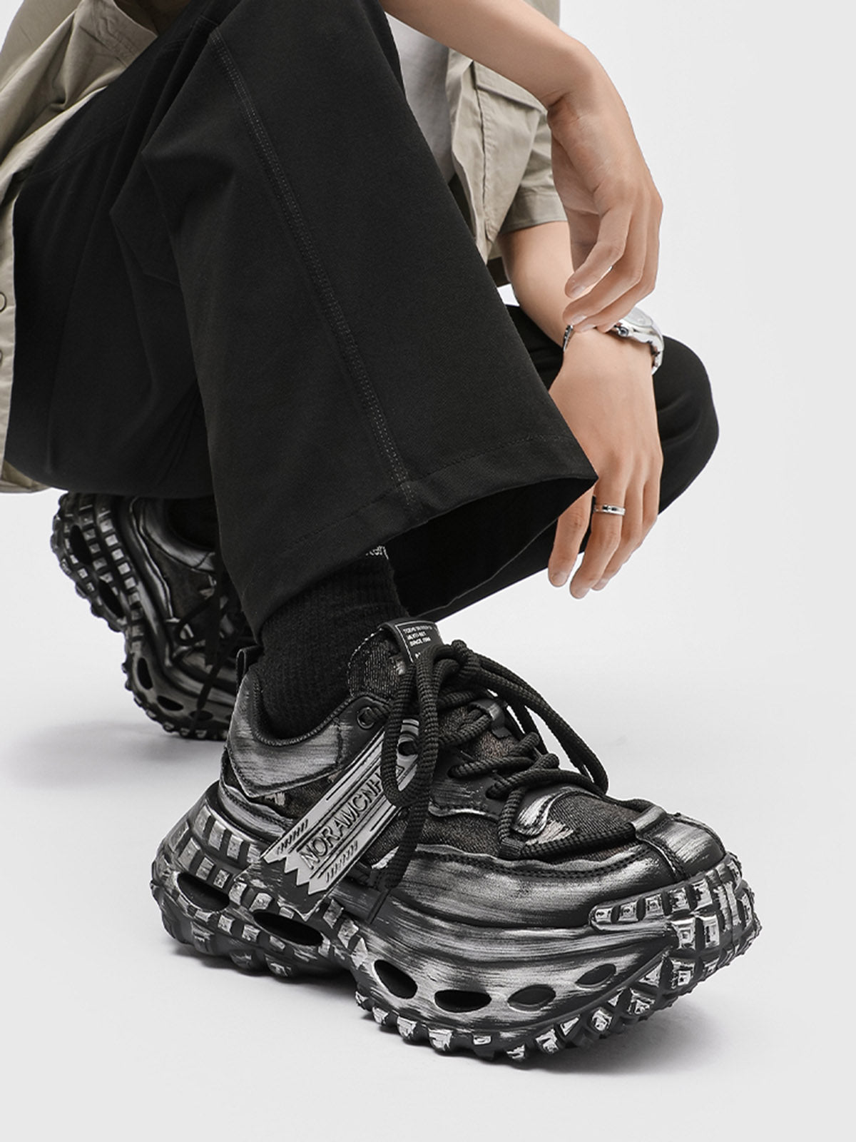 CHUNKY SNEAKERS BLACK AND SILVER PLATFORM WITH HIDDEN HEEL