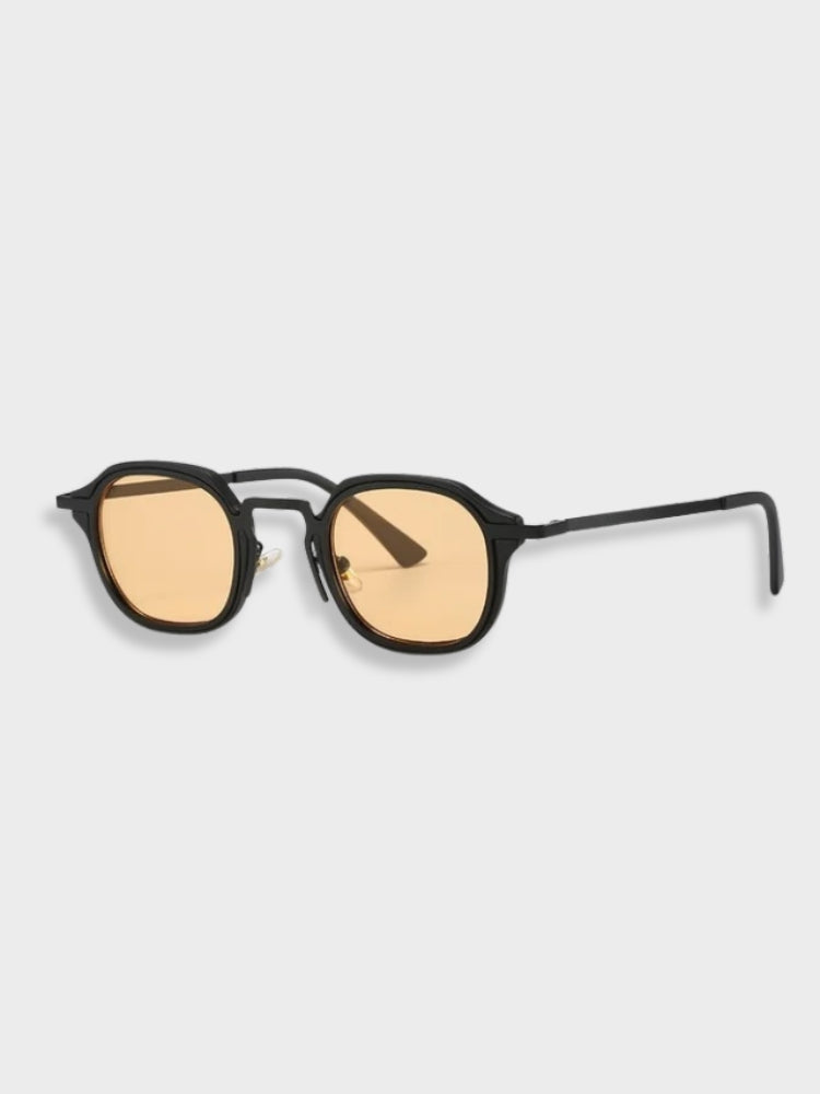 CLASSIC ROUND SUNGLASSES WITH BLACK AND GOLD FRAME - TIMELESS ACCESSORY