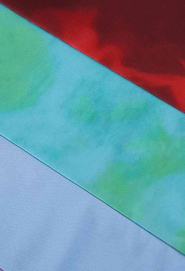 COLORFUL PATTERNED MINI DRESS FOR A Y2K-INSPIRED LOOK