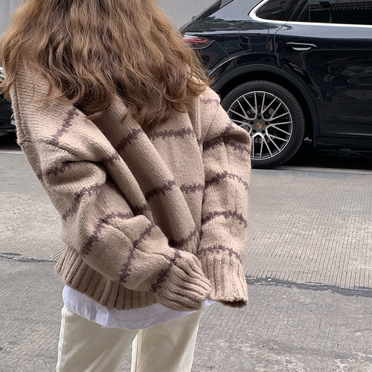 CREAM-COLORED AESTHETIC STRIPED SWEATER FOR A TRENDY LOOK