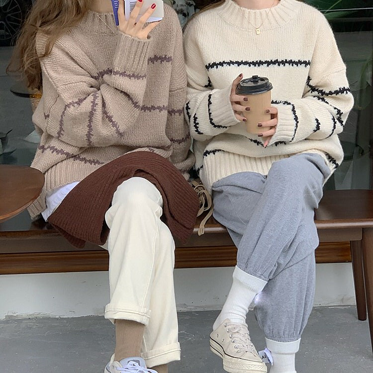 CREAM-COLORED AESTHETIC STRIPED SWEATER FOR A TRENDY LOOK