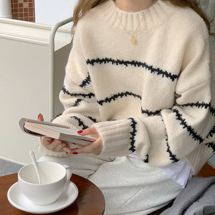 CREAM-COLORED AESTHETIC STRIPED SWEATER FOR A TRENDY LOOK
