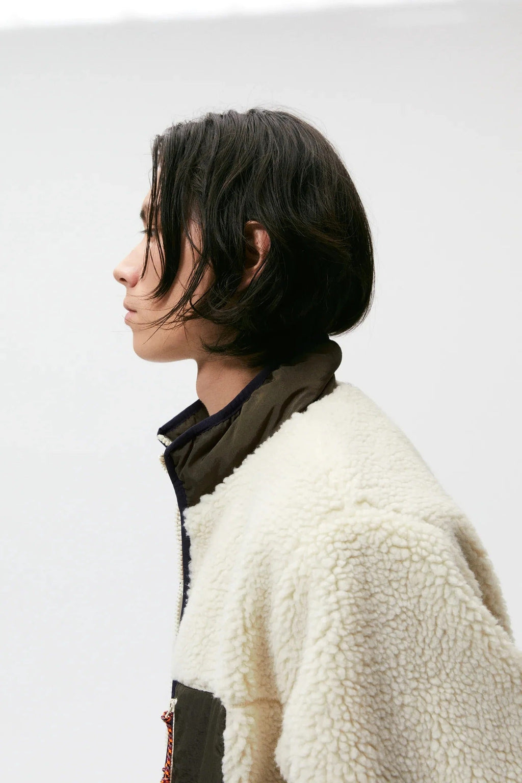 CREAM FLEECE JACKET WITH LIGHTWEIGHT ADJUSTABLE FIT