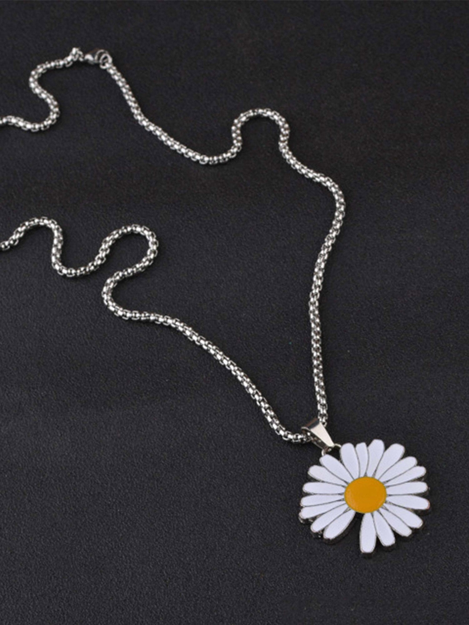 DAISY PENDANT NECKLACE FLORAL JEWELRY ACCESSORY GIFT FOR SPECIAL OCCASIONS