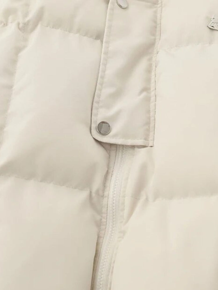 BLACK PUFFER JACKET WITH WHITE ACCENTS FOR COLD WEATHER WEAR