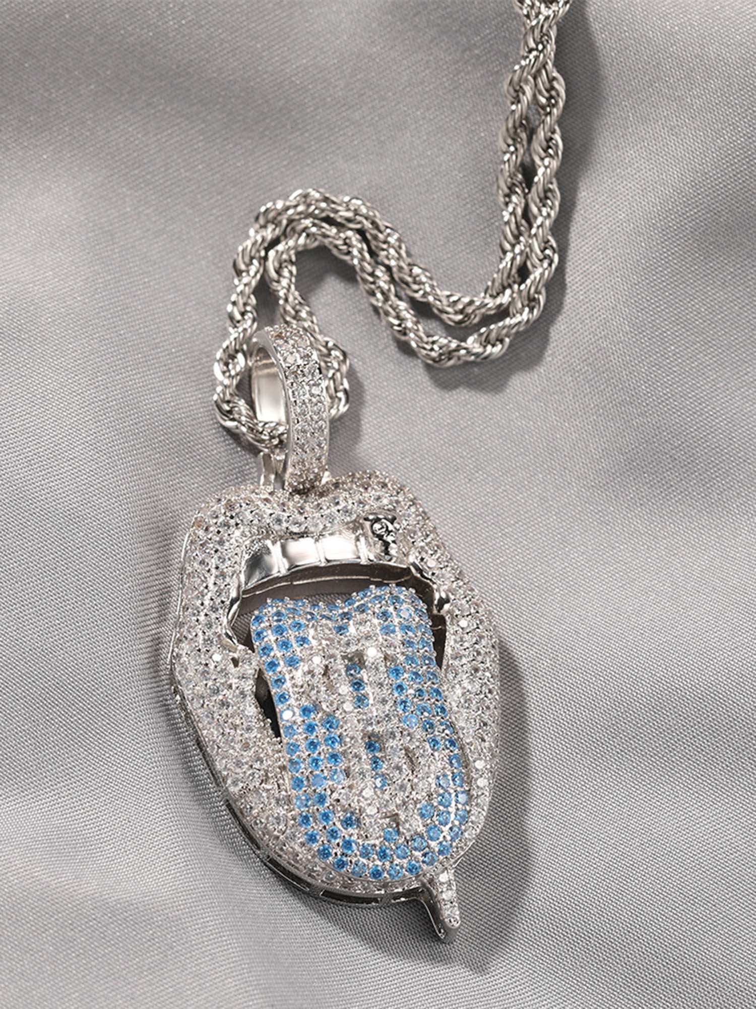 DIAMOND-ENCRUSTED LIPS PENDANT WITH GOLD GRILL HIP HOP TONGUE PENDANT