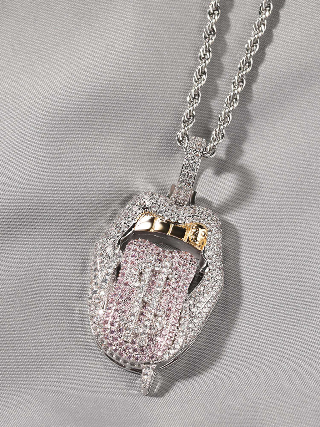 DIAMOND-ENCRUSTED LIPS PENDANT WITH GOLD GRILL HIP HOP TONGUE PENDANT