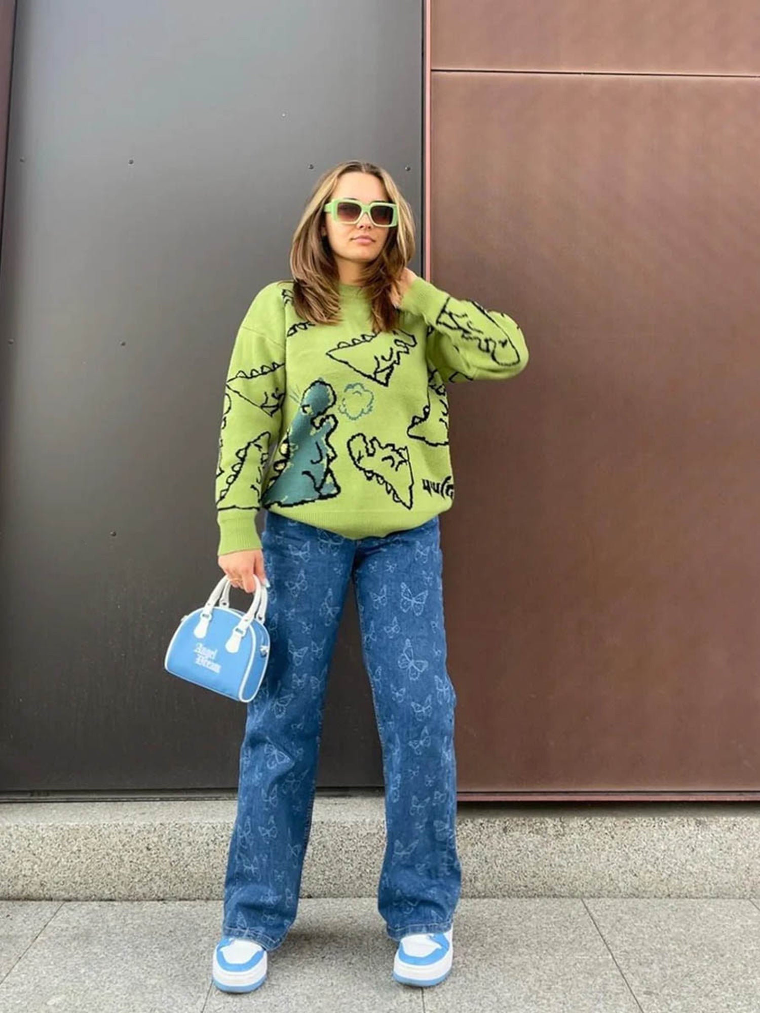 DINOSAUR-PRINTED SWEATER WITH LONG SLEEVES AND CARTOON DINOSAUR DESIGN