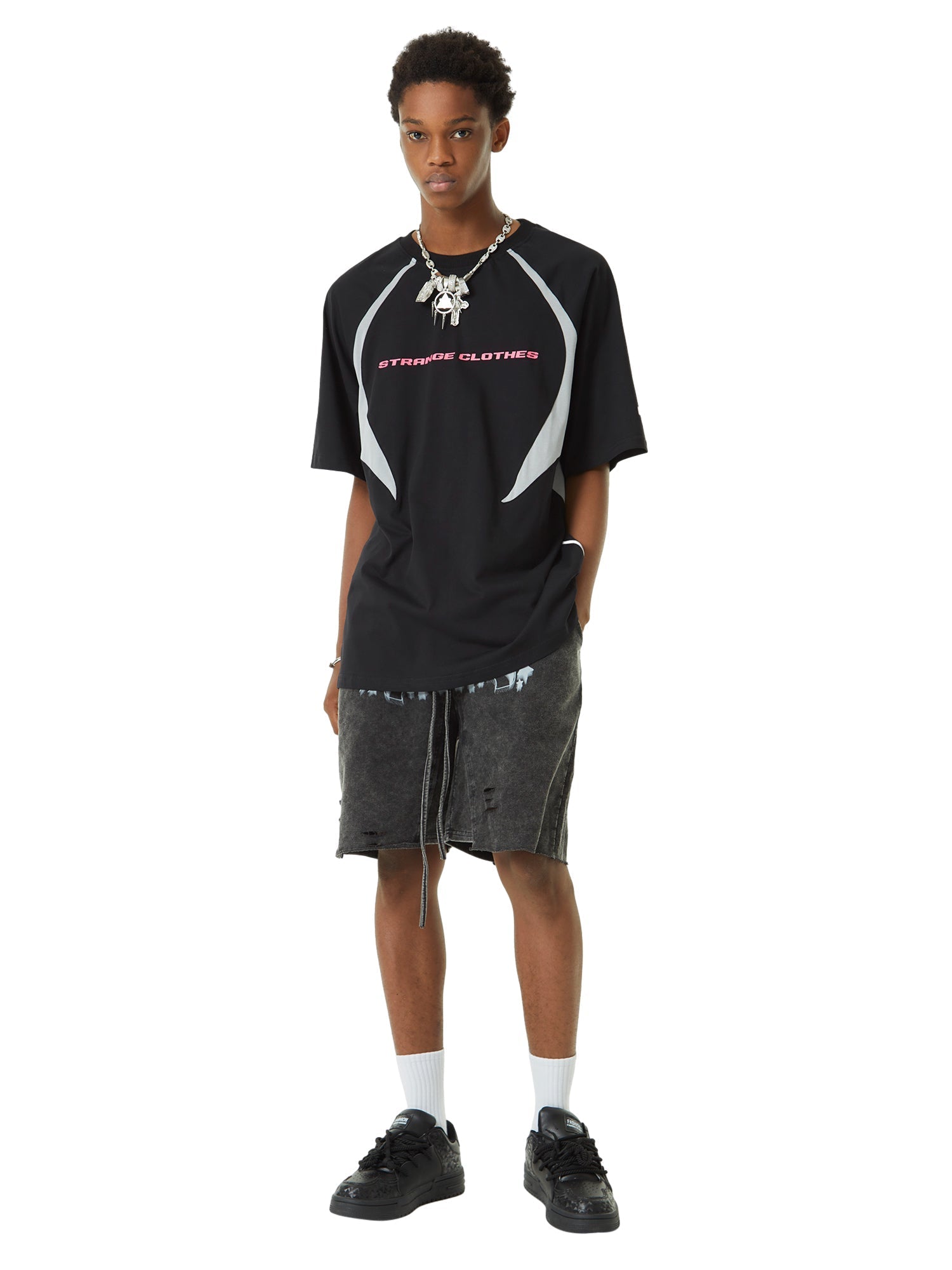 DISTRESSED BLACK SHORTS WITH GRAPHIC - TRENDY MID WAIST DESIGN