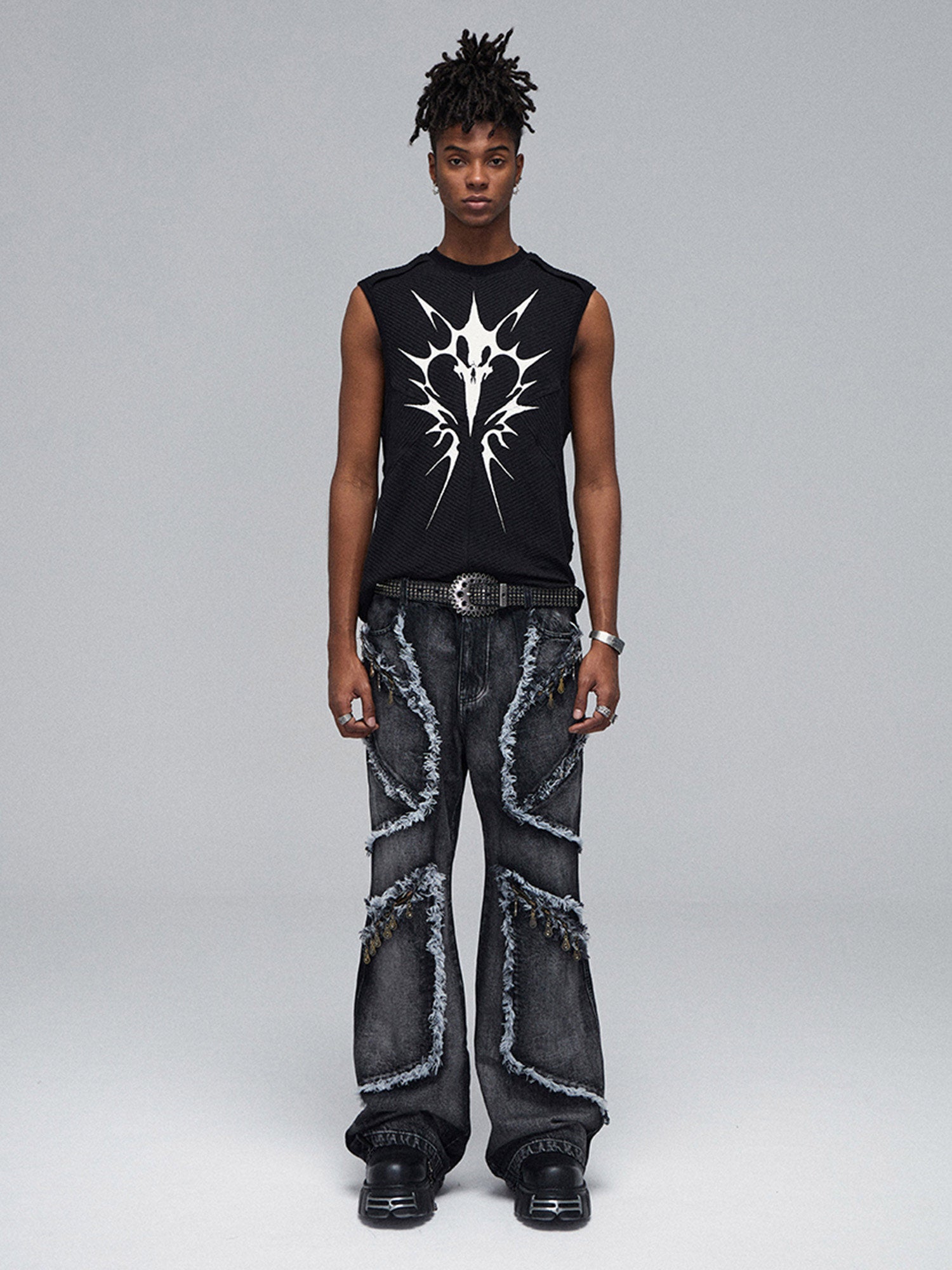 DISTRESSED DENIM JEANS WITH RETRO WASHED DISTRESSED FINISH