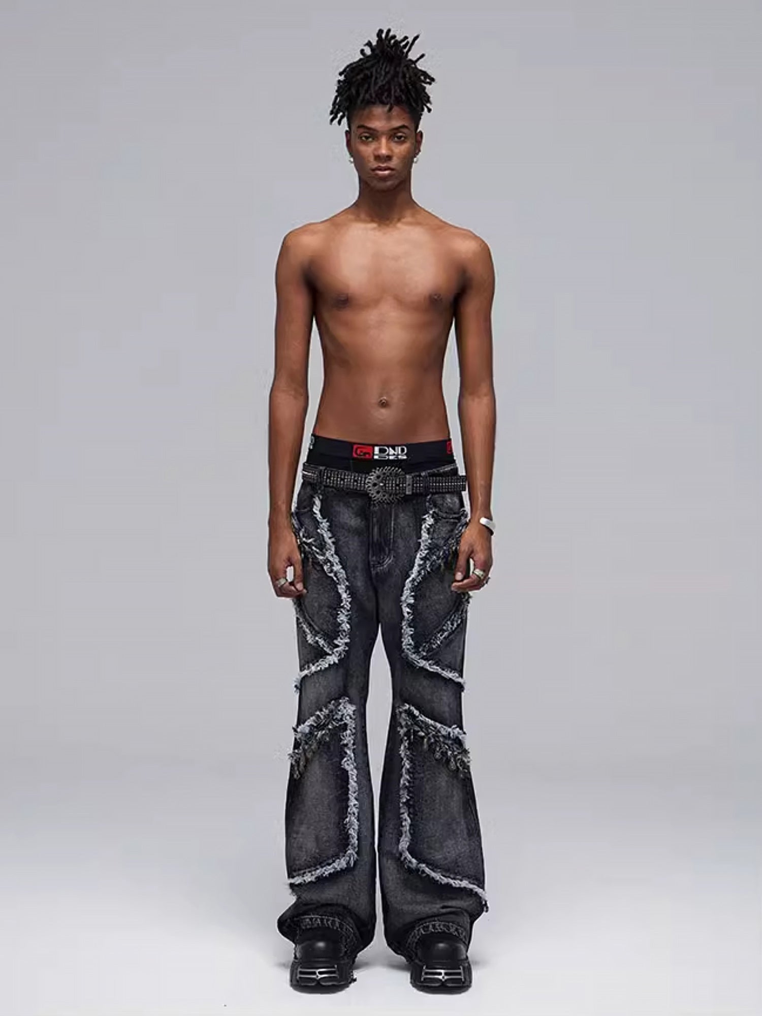 DISTRESSED DENIM JEANS WITH RETRO WASHED DISTRESSED FINISH