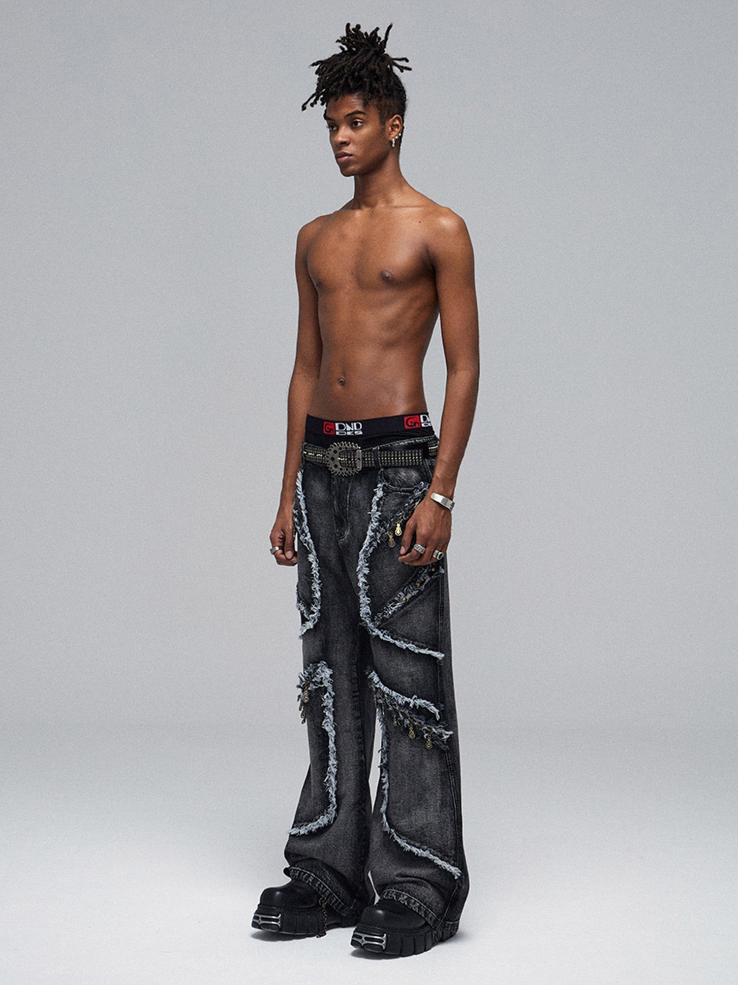 DISTRESSED DENIM JEANS WITH RETRO WASHED DISTRESSED FINISH