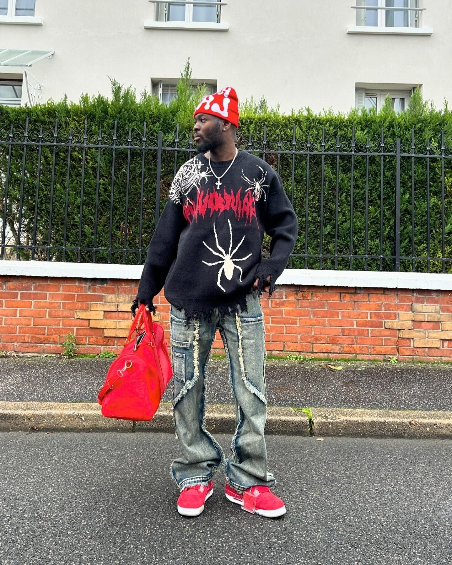 DISTRESSED GRAY DENIM JEANS WITH FRAYED EDGES RAW HEM STRAIGHT LEG