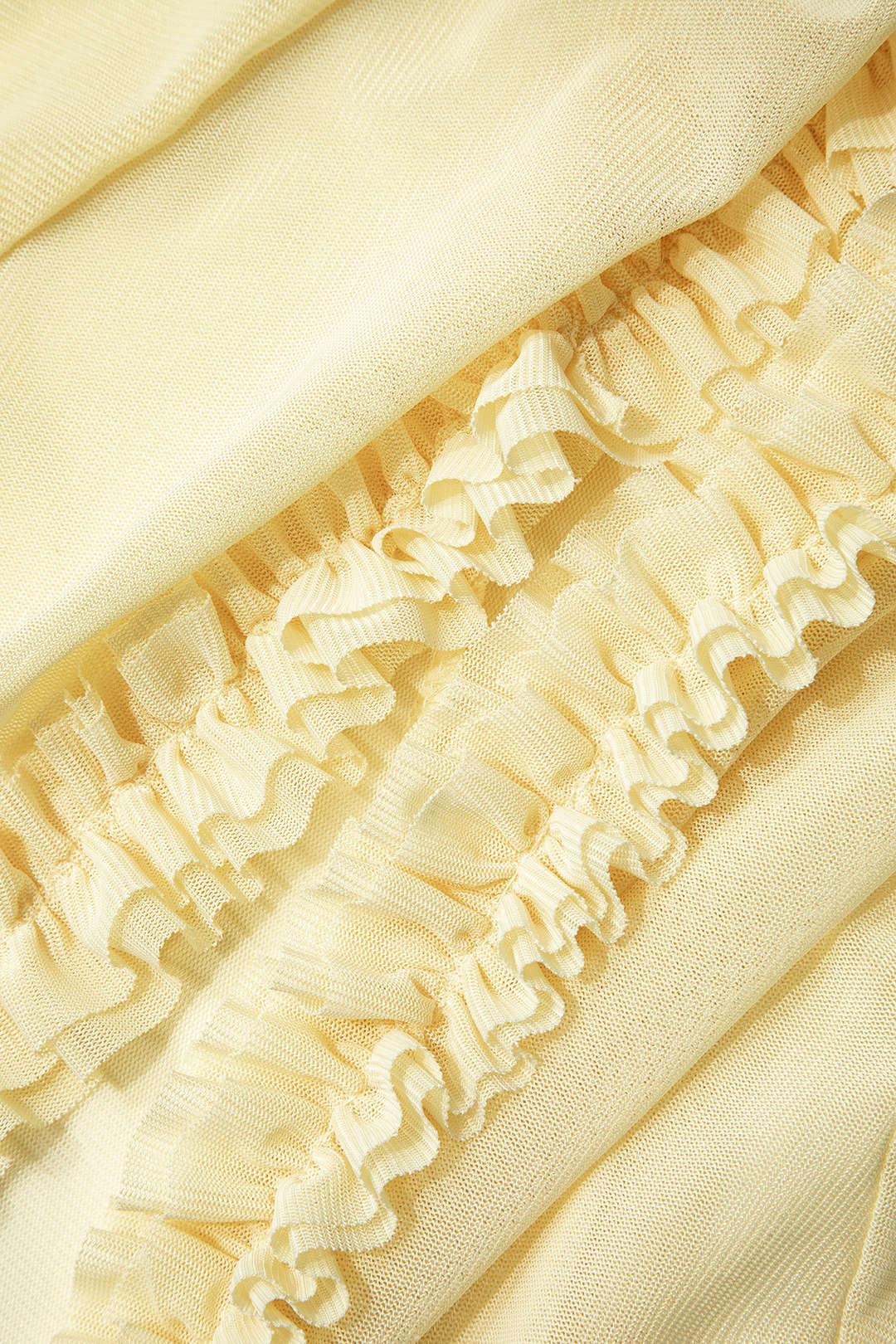 ELEGANT HOLIDAY DRESS WITH DIAMOND CUTOUT AND RUFFLED TRIM