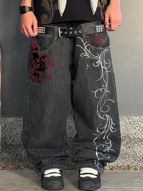 EMBROIDERED BOYFRIEND JEANS MIT STUDDED BELT