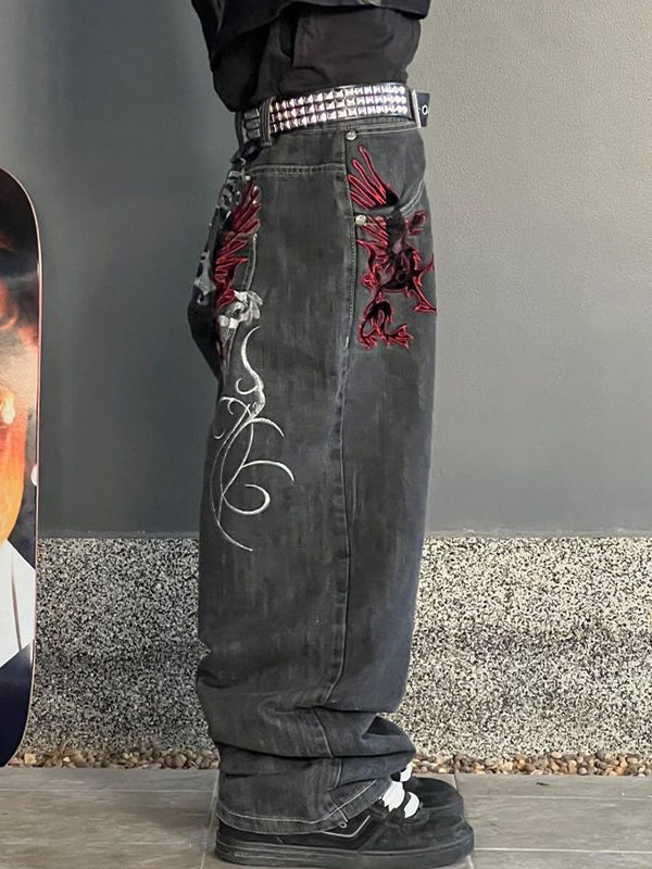 EMBROIDERED BOYFRIEND JEANS MIT STUDDED BELT