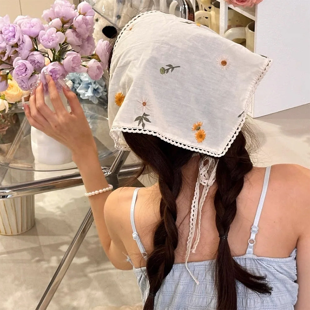 EMBROIDERED FLORAL BABY BONNET WITH LACE TRIM FOR NEWBORNS