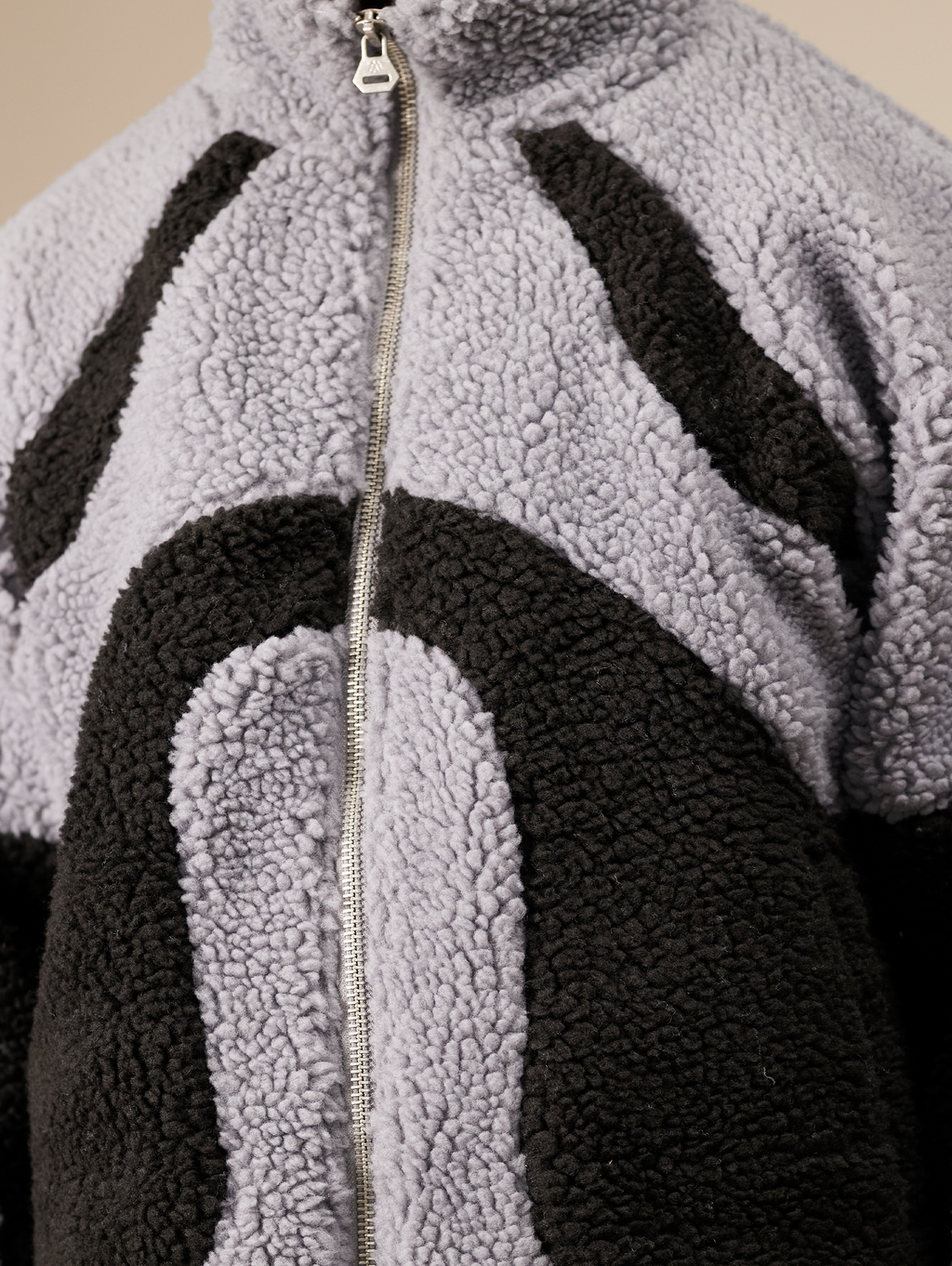 FLEECE JACKET GRAY AND BLACK OVERSIZED DROPPED SHOULDER DESIGN