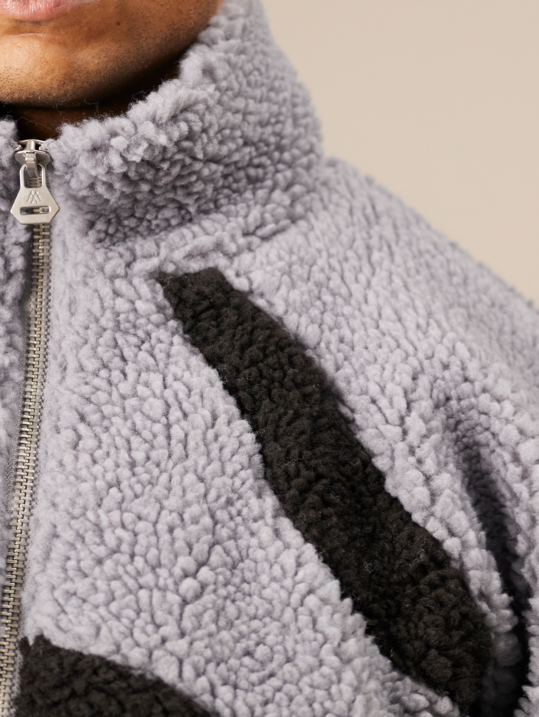 FLEECE JACKET GRAY AND BLACK OVERSIZED DROPPED SHOULDER DESIGN