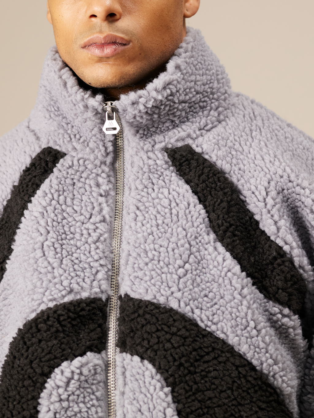 FLEECE JACKET GRAY AND BLACK OVERSIZED DROPPED SHOULDER DESIGN