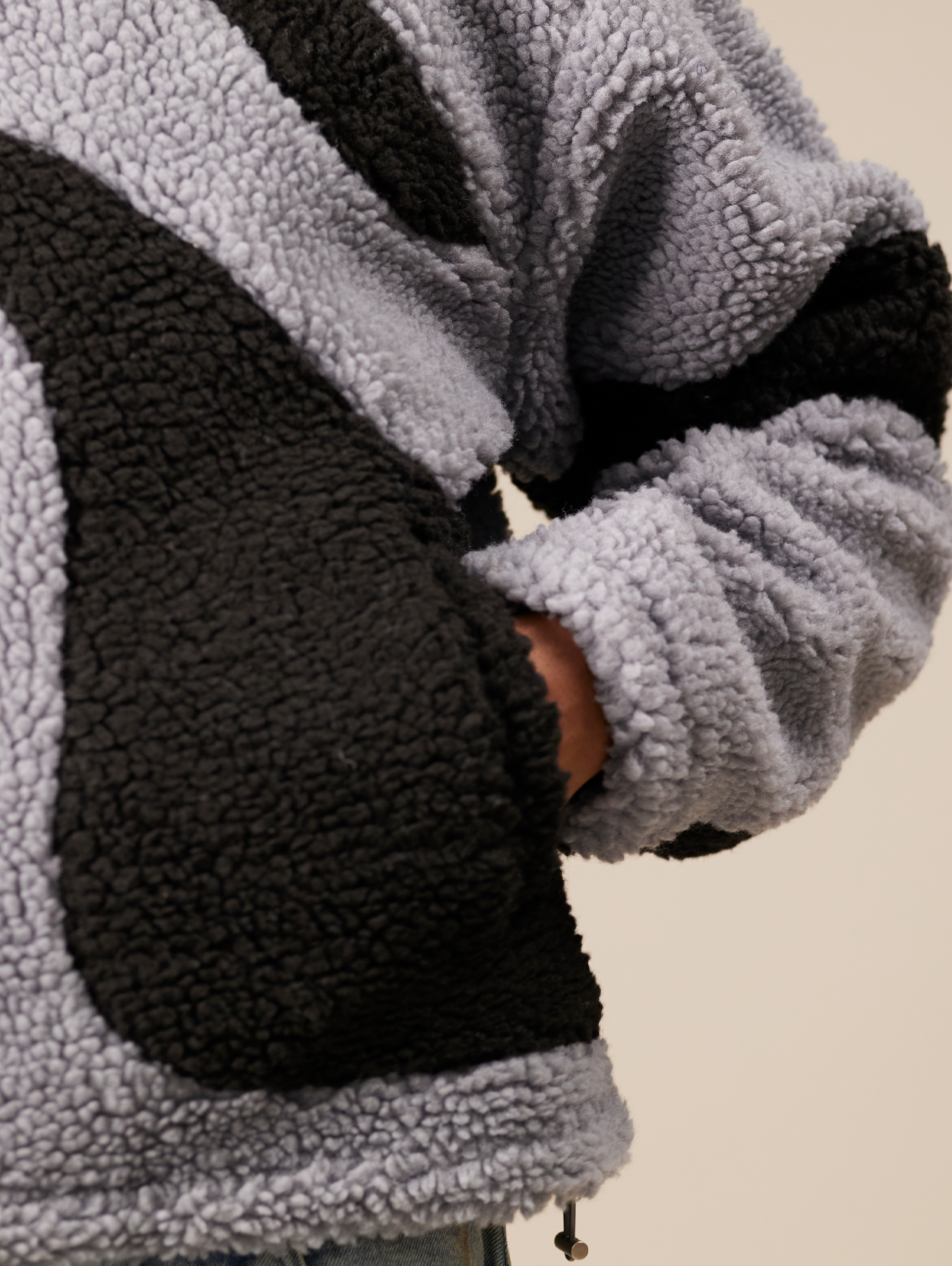 FLEECE JACKET GRAY AND BLACK OVERSIZED DROPPED SHOULDER DESIGN