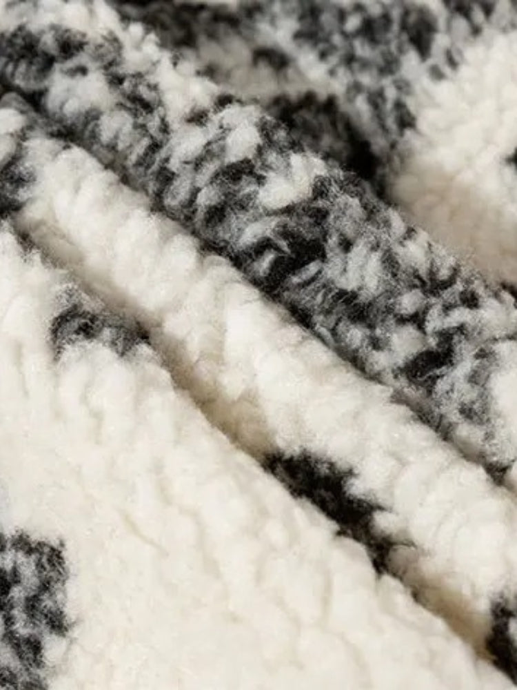 FLEECE JACKET WITH WHITE AND BLACK PAISLEY PATTERN