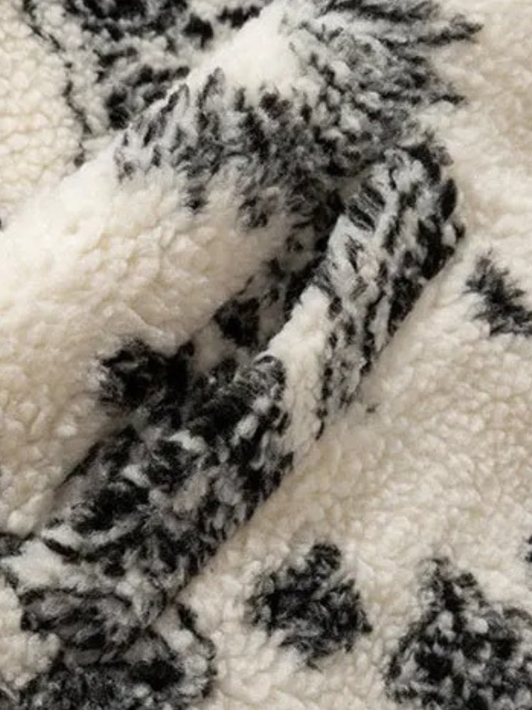 FLEECE JACKET WITH WHITE AND BLACK PAISLEY PATTERN