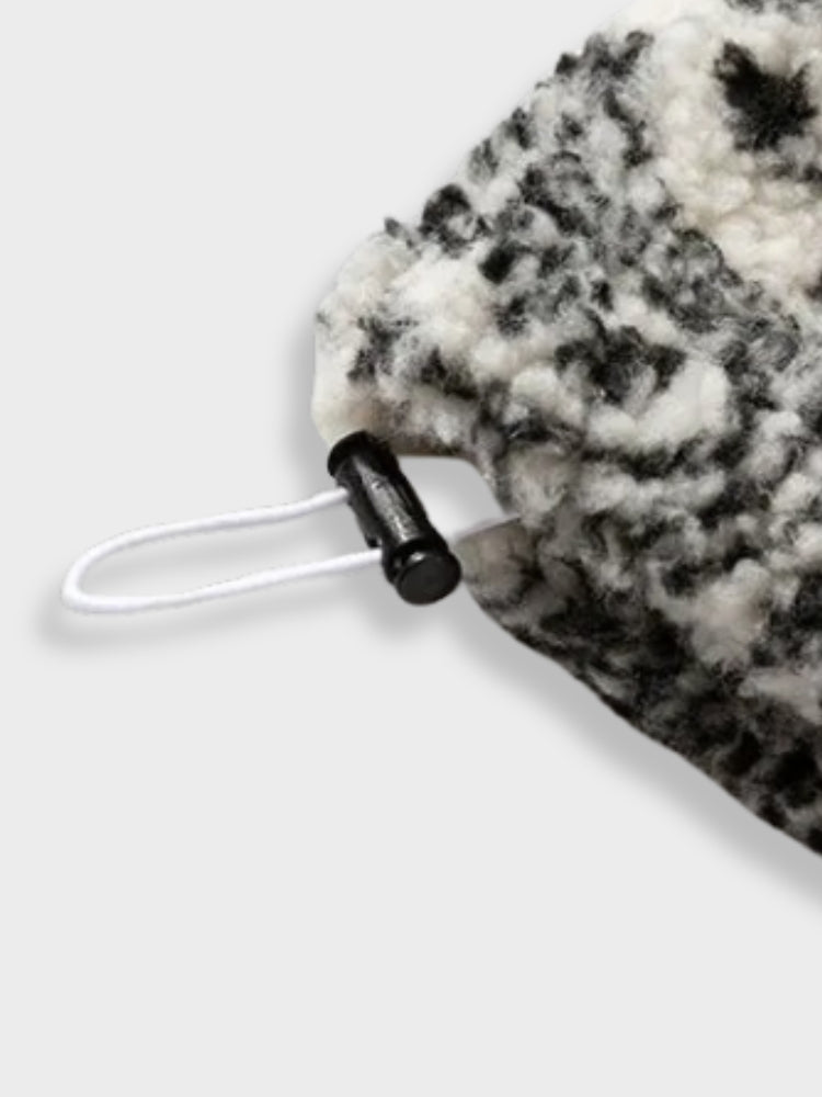 FLEECE JACKET WITH WHITE AND BLACK PAISLEY PATTERN