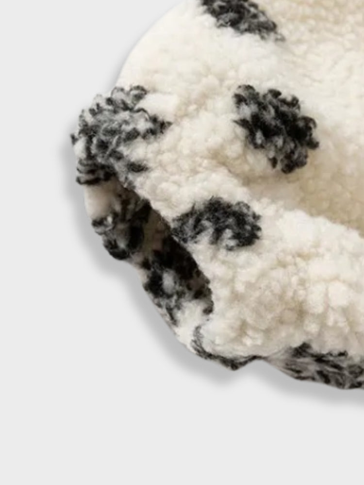 FLEECE JACKET WITH WHITE AND BLACK PAISLEY PATTERN