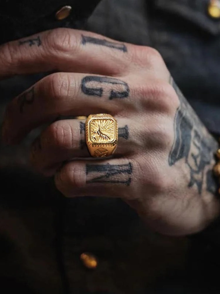 GOLD SIGNET RING WITH EAGLE DESIGN