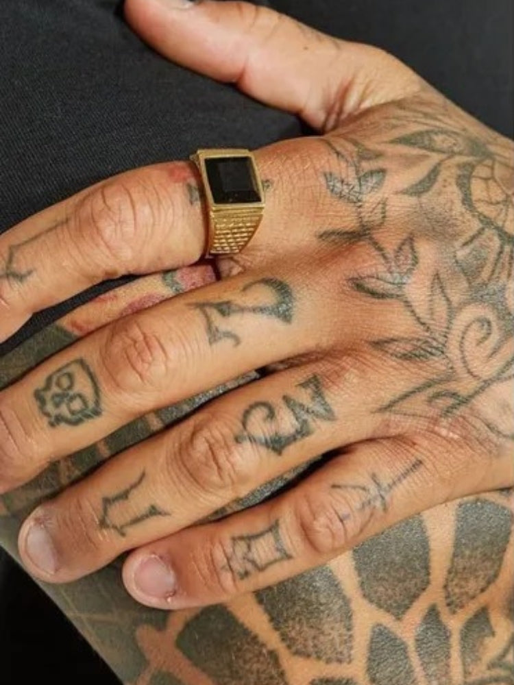 GOLD SIGNET RING WITH EAGLE DESIGN