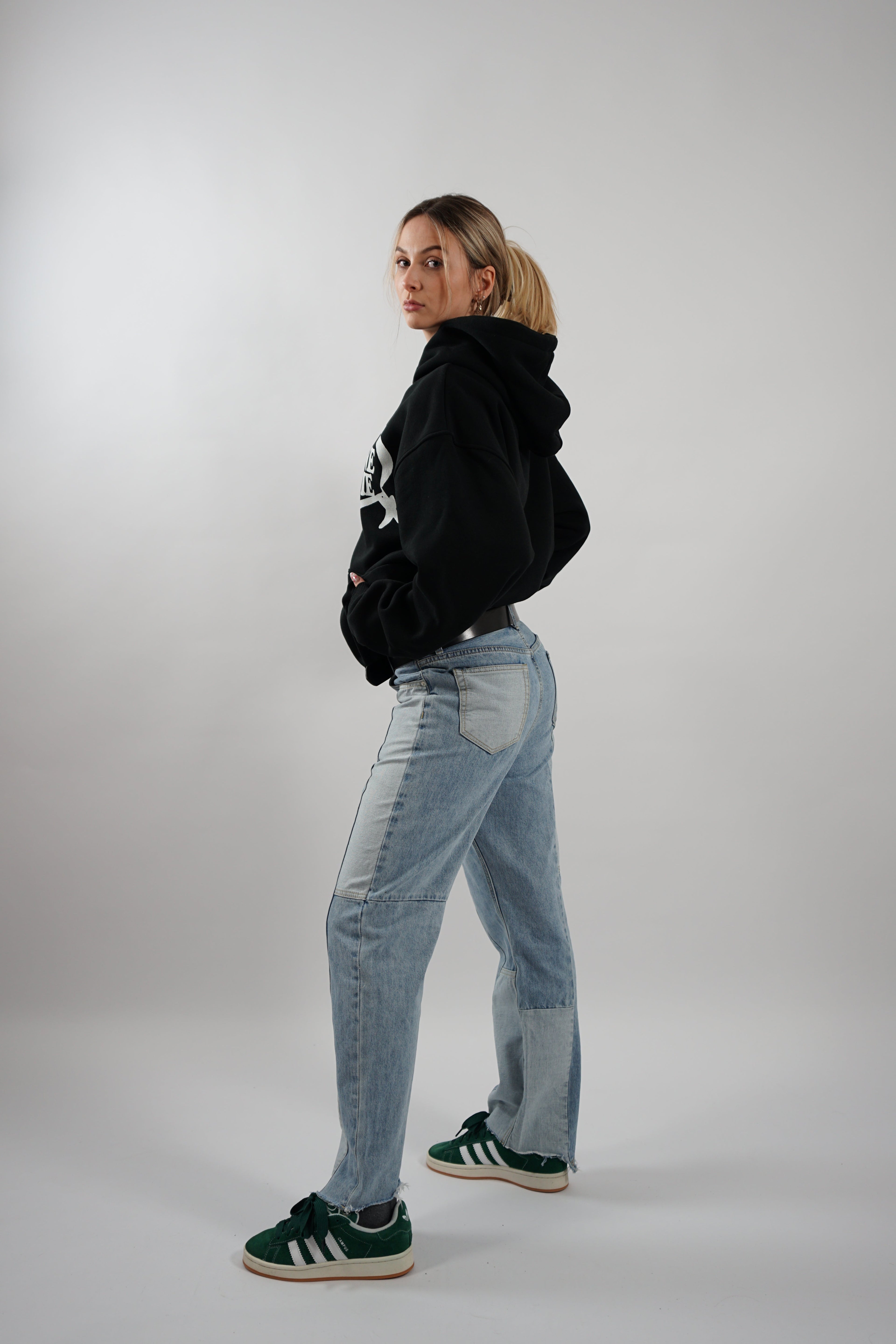 GRAPHIC BLACK OVERSIZE FIT STREETWEAR HOODIE