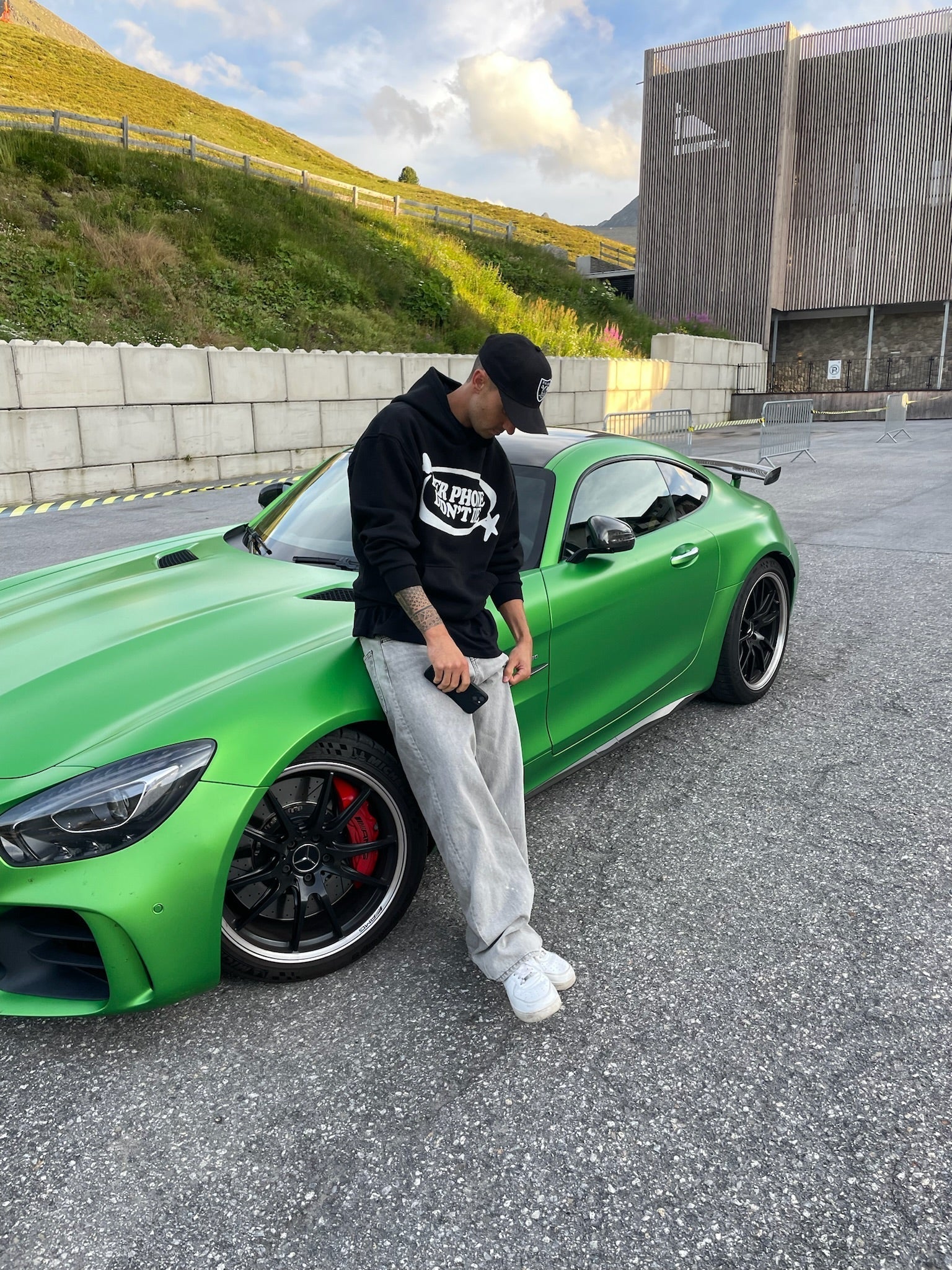 GRAPHIC BLACK OVERSIZE FIT STREETWEAR HOODIE