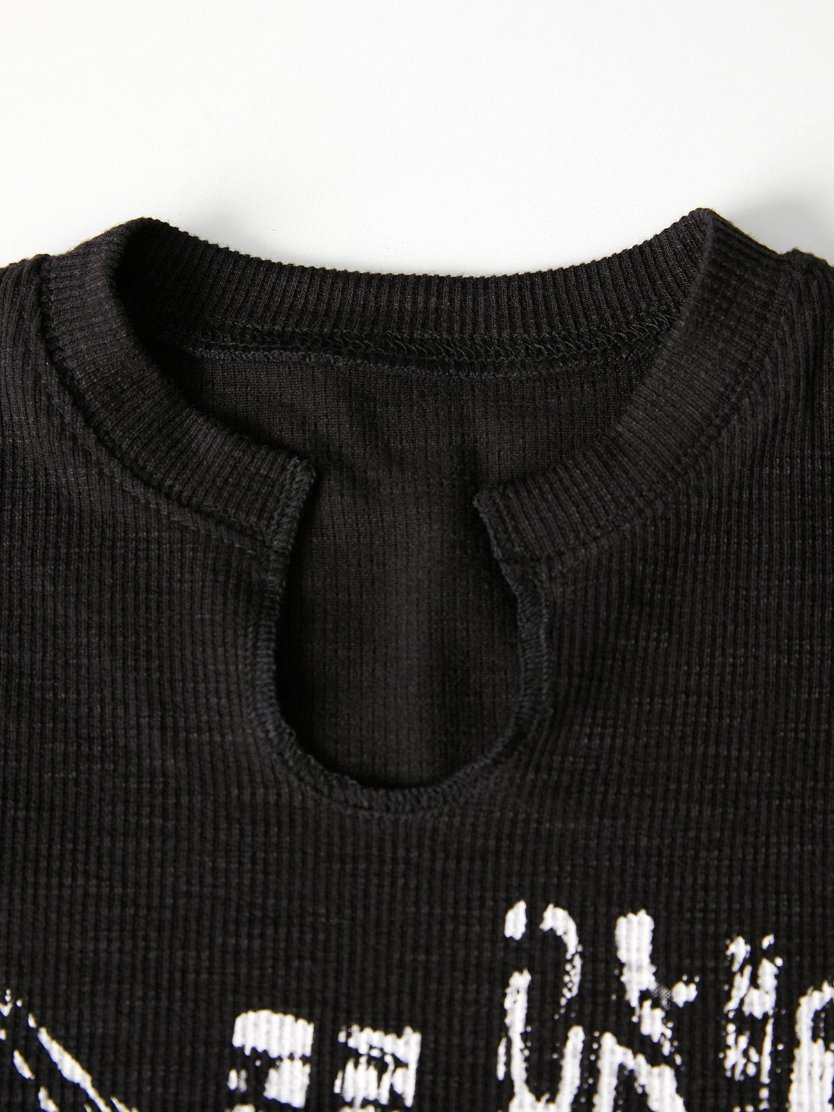 GRAPHIC LONG-SLEEVE CROP TOP WITH COTTON DESIGN